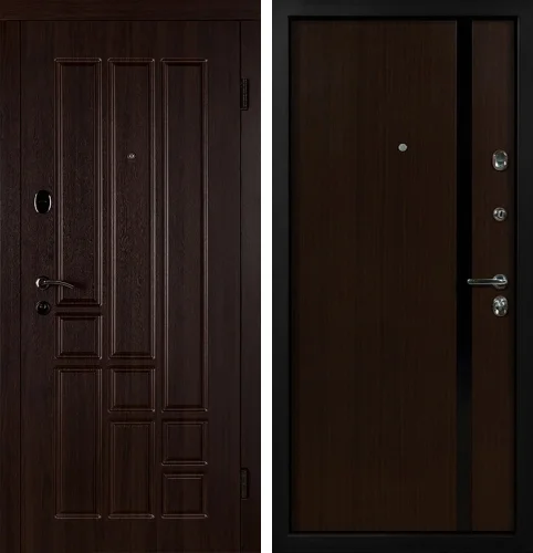 Входная дверь в жилой сталинский дом №10