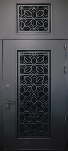 Чёрная железная дверь с кованной решёткой №47