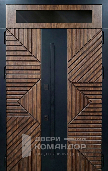 Металлическая дверь под орех с диагональной фрезеровкой для частного дома №118