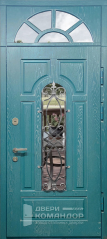 Входная дверь с окном наверху и ковкой №2 - наружная сторона