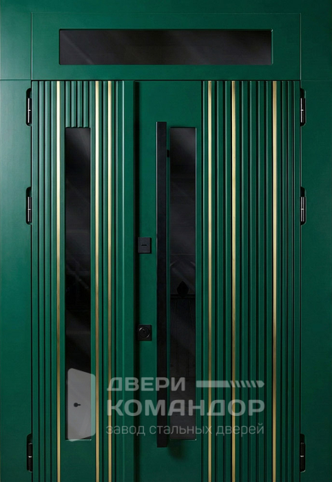 Входная дверь изумрудная рифлёная со стеклом и латунью №110